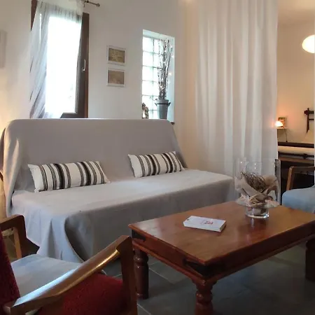 Venieri's Stone Casa de Férias